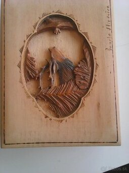 doza drevena zdobena- jelen