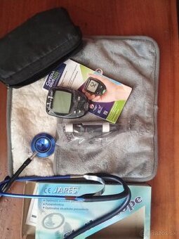 Glukomer, stetoskop, nákupný vozík