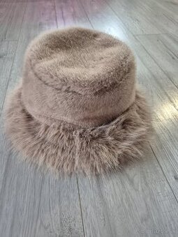 Predam teply klobuk - novy - S/M