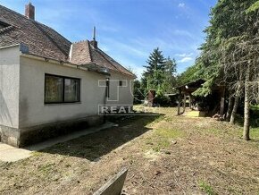 Na predaj rodinný dom v veľkým pozemkom v Beladiciach - 1