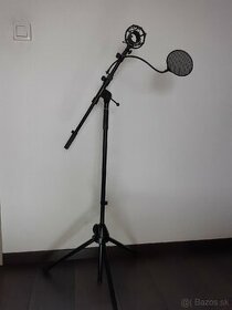 Mikrofón a stojan na mikrofón