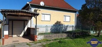 PREDAJ: Rodinný dom s garážou + vedľajšia stavba - Trávnik, 