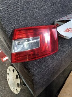 Pravé zadné svetlo škoda octavia 3 sedan