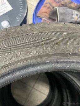 Predám letné gumy 225/45 R17.