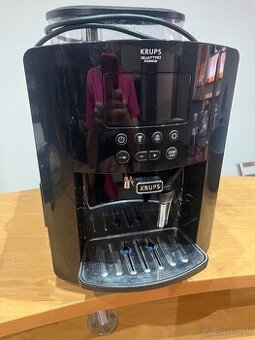 Automatický kávovar Krups Essential EA817010 čierně