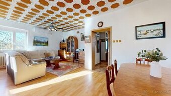 2-podlažný, 6-izbový RD s vyše 11á pozemkom - 1