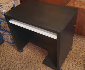 PC stolík IKEA Mikael na kolieskach - čierny