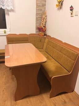 Rohová lavica aj so stolom