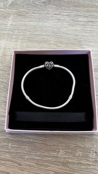 Hadíkový náramok so srdiečkovou sponou zdobenou rodostromom