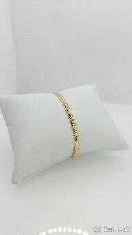 Zlatý vzorovany náramok