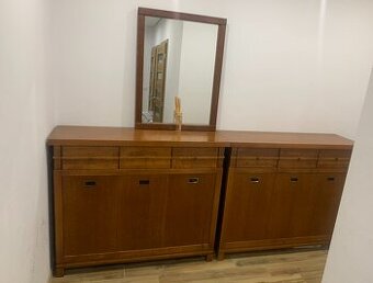 Elegantná nábytková zostava z laťovky – komody so zrkadlom +