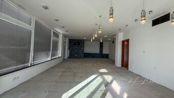 Viacúčelový priestor s terasou a parkovaním na predaj – Kadn