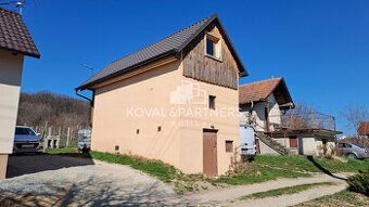 Vinica 608 m² s viničnou chatkou v obci Jelenec, okres Nitra