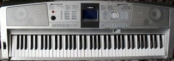 Yamaha Portable Grand DGX 305 (rozsah 6,5 oktávy)