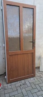 Vchodové dvere zo zárubňou prave