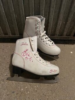 Dámske dievčenské korčule na ľad