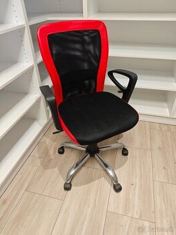 Kancelárska stolička čierno-červená kombinácia