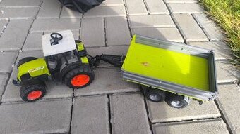 Bruder Claas Nectis 267F s vlečku