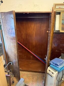 Predám starý nábytok.