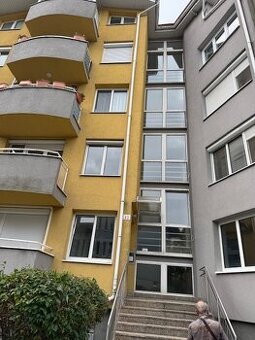 Veľký 3-izbový byt (pôvodne 4-izb.) s parkingom, BA I