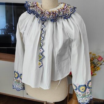 Kroj Piešťany okolie - rukavce