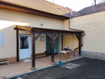Drevená pergola, prístrešok na terasu so zastrešením. Dĺžka