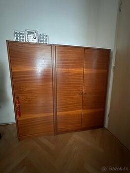 Trojdverova skrinka