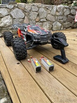 RC auto Arrma kraton 8s