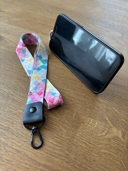Predám iPhone 13 červený
