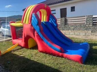 Skákací hrad s dvojšmýkačkou
