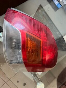 Predám pravé zadné svetlo Toyota yaris II 2006-