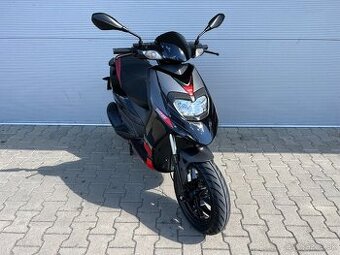 Aprilia SR Motard 125