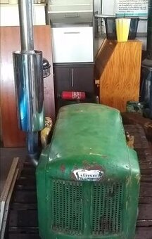 Pasovy traktor ITMA