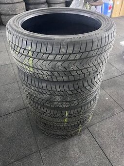 235/40 R19 zimne pneumatiky Gripmax