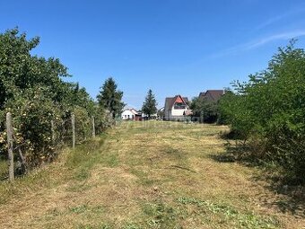 Pozemok so stavebným povolením pre rodinné domy v cent…