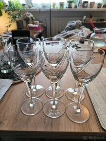 Krištálové vínové poháre