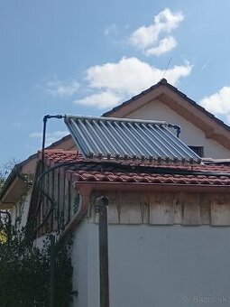 Solárne panely na ohrev vody.