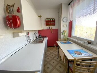 Znížená cena. 4-izbový byt s loggiou v Prakovciach