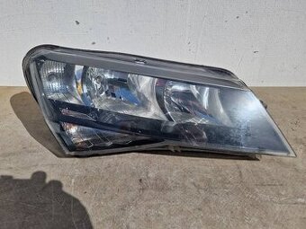 Škoda Superb 3 III 15- pravé a ľave predné svetlo