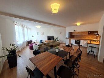Na prenájom veľkometrážny byt v centre mesta Komárna