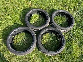 ZIMNE 215/40 r18 zimne Hankook iCept EVO3, 7-8mm