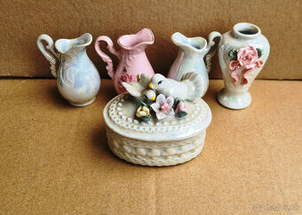 Porcelánová Dóza - cukornička + malé krčahy výška 7 cm