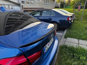 Zadné krídlo BMW f30 čierne lesklé