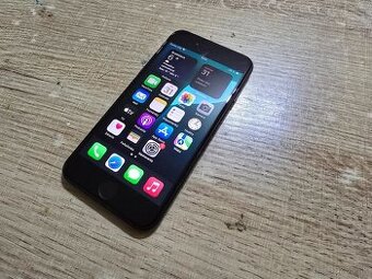 Iphone SE 2020 plnefunkcny ma len jemne znamky pouzivania al
