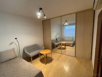 Ponúkam na prenájom 1-izbový byt s balkónom v atraktívnej l