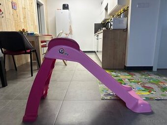 Predám detskú šmýkačku, vo veľmi dobrom stave.