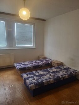 BEZ PROVíZIE: Gars. J. Jonáša, 30 m2, zar. pôvodný stav