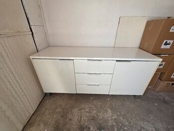Komoda leskla biela