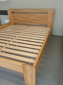 Dubová posteľ z masívu