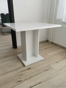 Biely jedálenský stôl 80x80cm